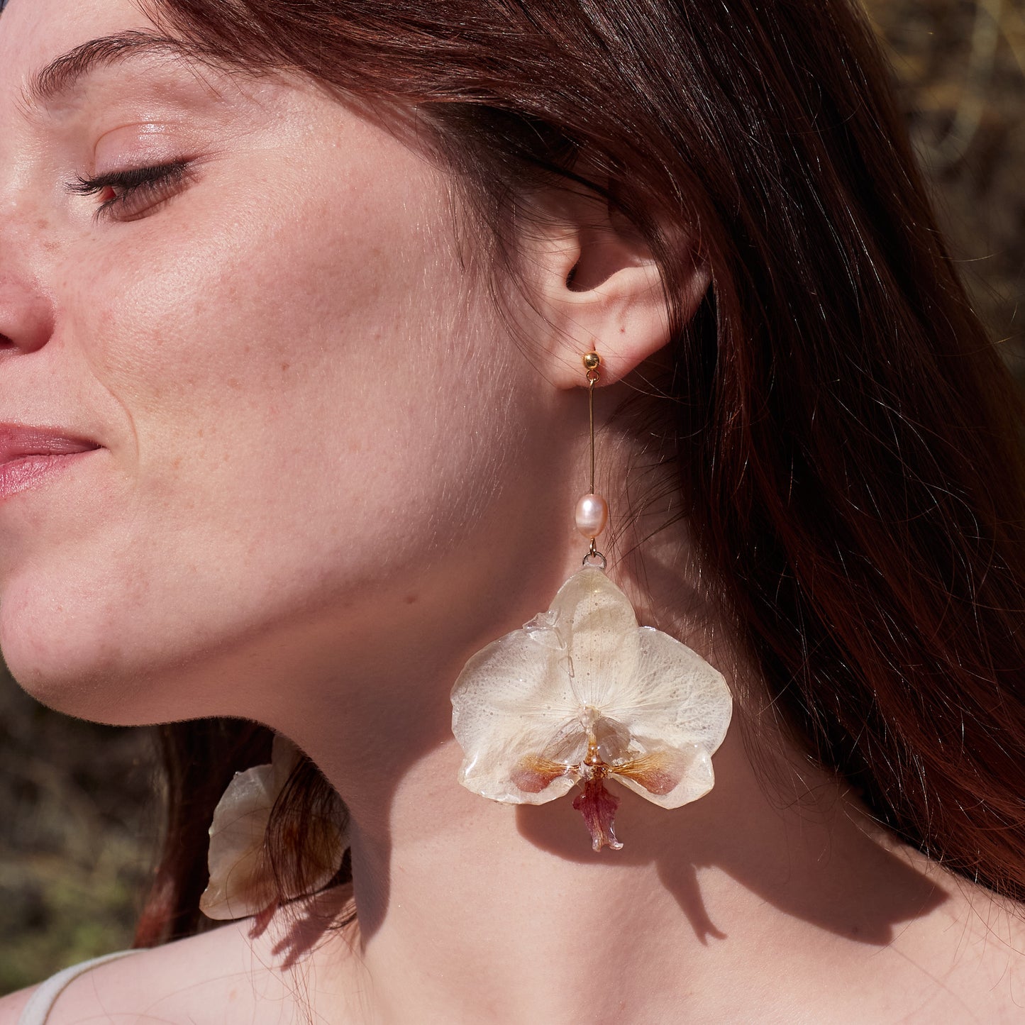 Orquídea colgante blanca