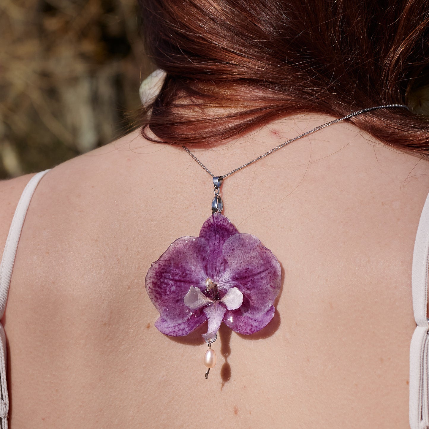 Orquidea morada colgante
