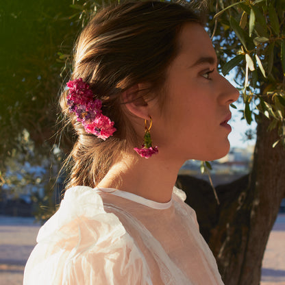 Clavel rosa con aro dorado